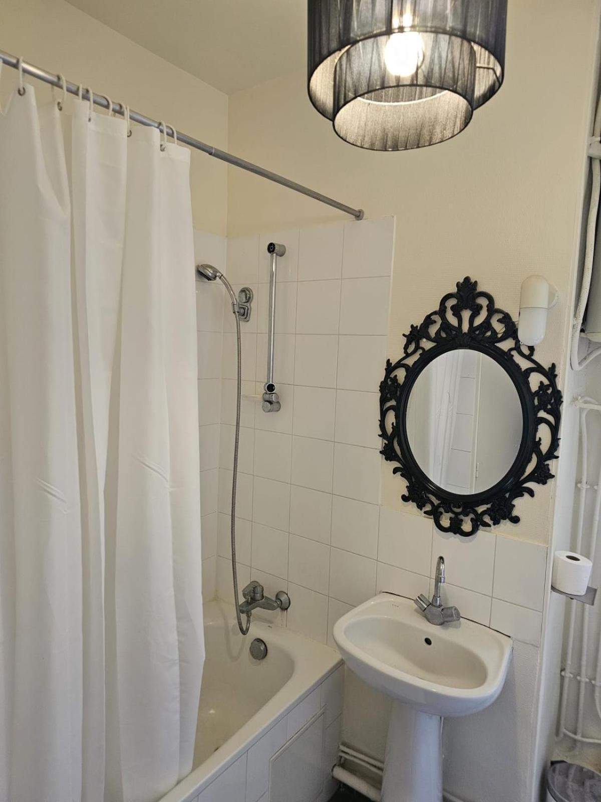 Cozy Apartment In The Heart Of The 10Th باريس المظهر الخارجي الصورة